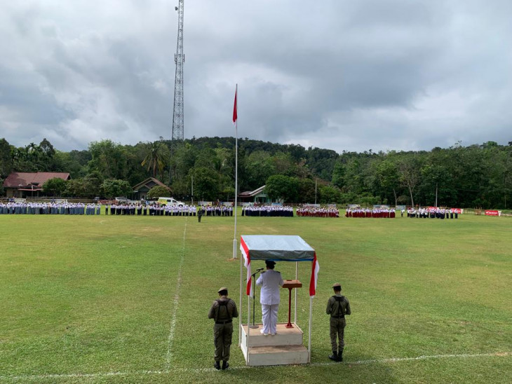 Sedikit Gerimis mengiringi Detik-Detik Proklamasi di Stadion Gelora 45 Gema Kampar Kiri Hulu